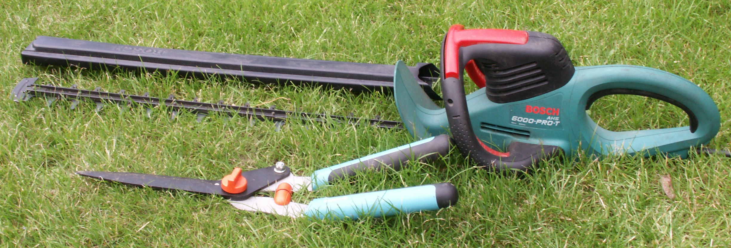 Heckenschere und Gartenschere für Grünanlagenpflege